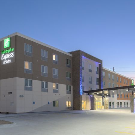 Holiday Inn Express & Suites Lincoln I - 80 By Ihg Exterior photo