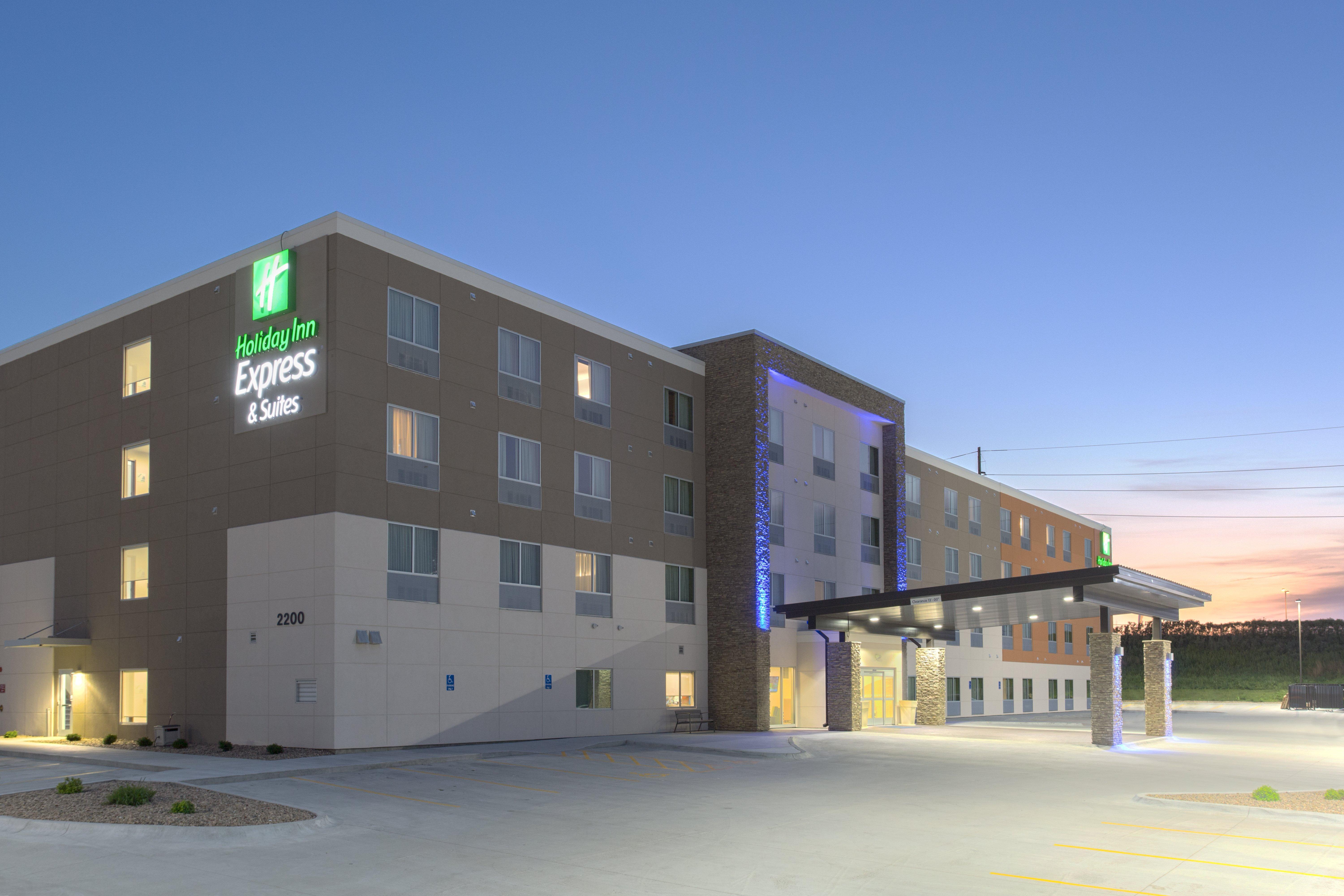 Holiday Inn Express & Suites Lincoln I - 80 By Ihg Exterior photo