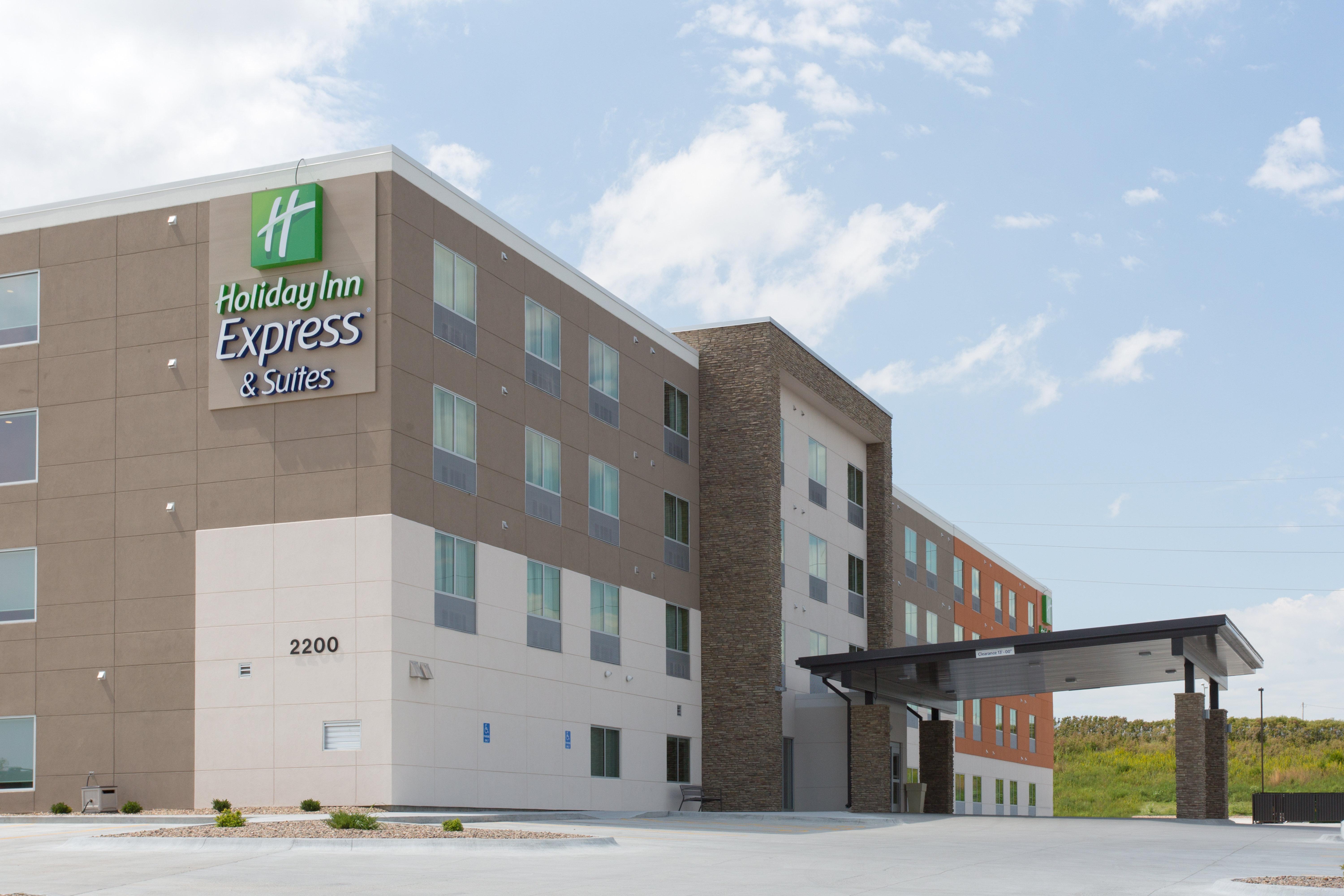 Holiday Inn Express & Suites Lincoln I - 80 By Ihg Exterior photo