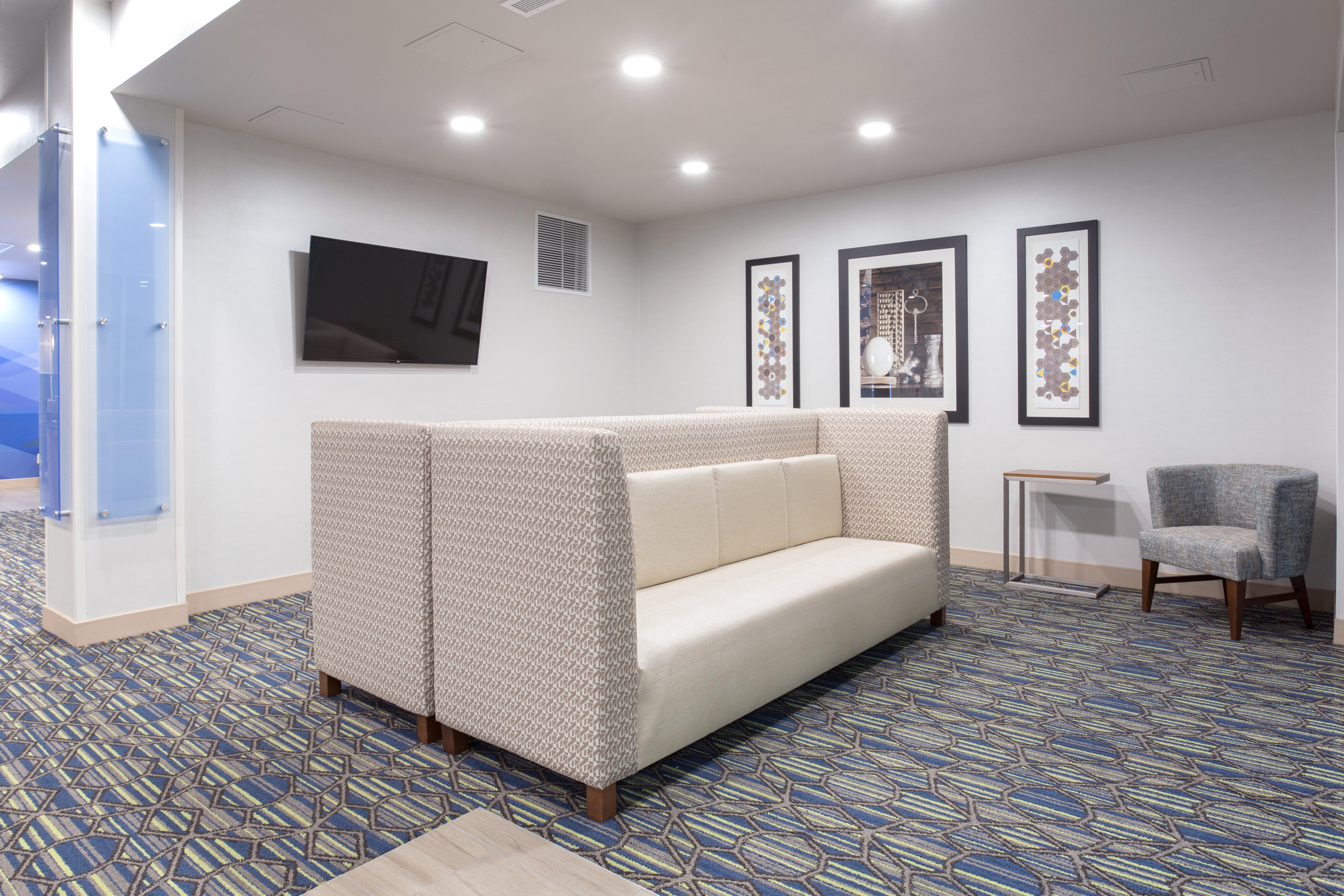 Holiday Inn Express & Suites Lincoln I - 80 By Ihg Exterior photo