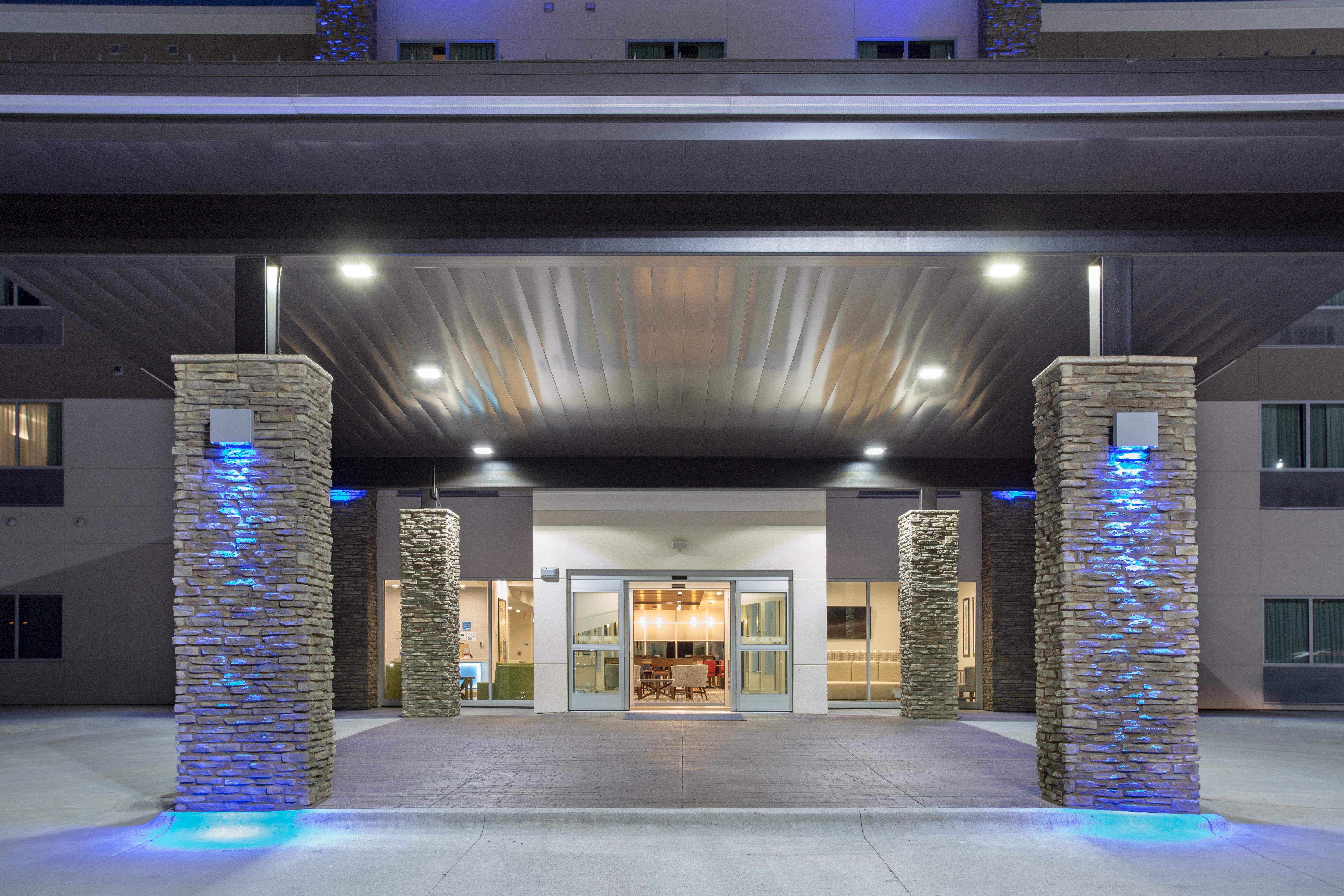 Holiday Inn Express & Suites Lincoln I - 80 By Ihg Exterior photo
