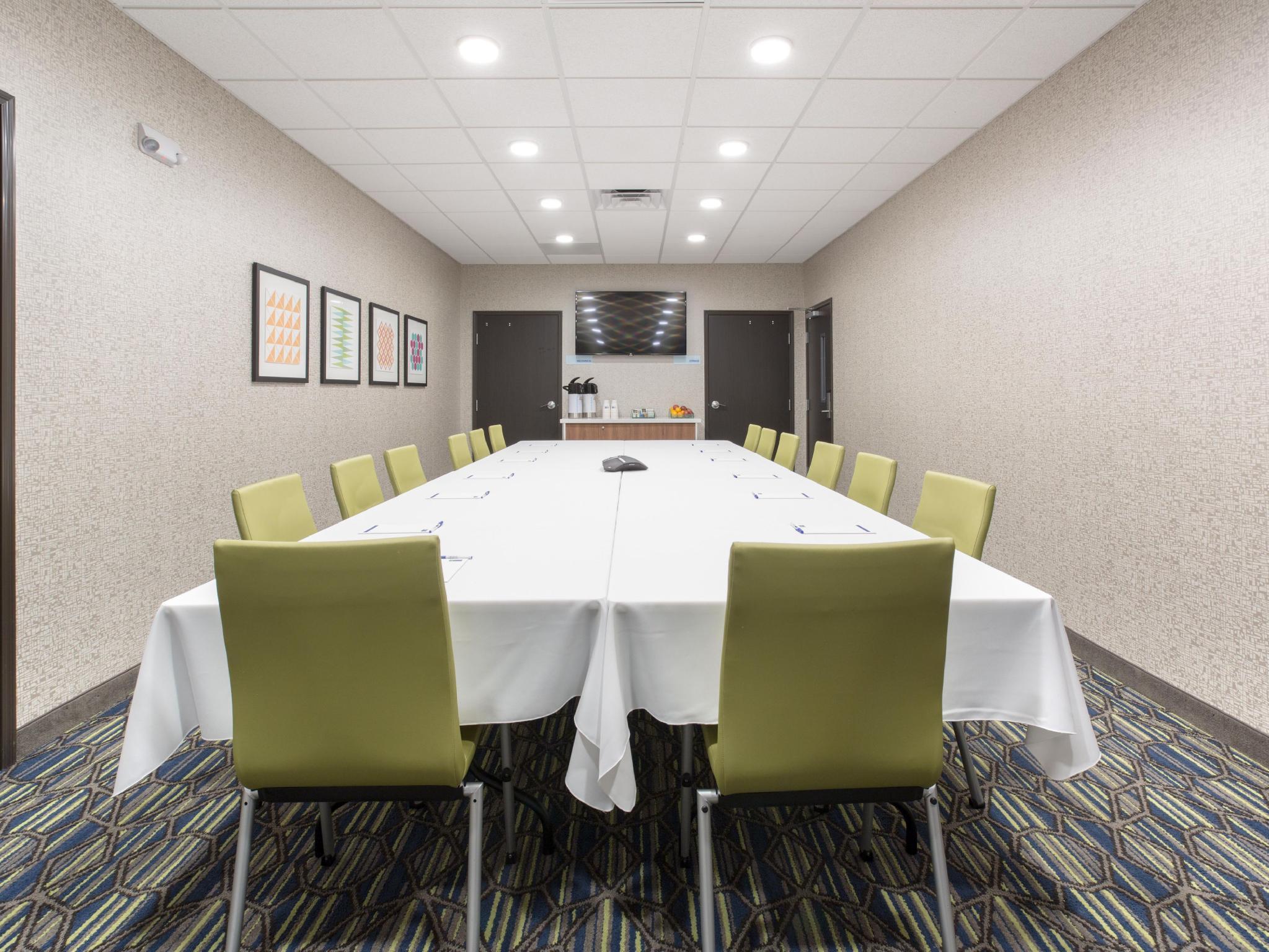 Holiday Inn Express & Suites Lincoln I - 80 By Ihg Exterior photo