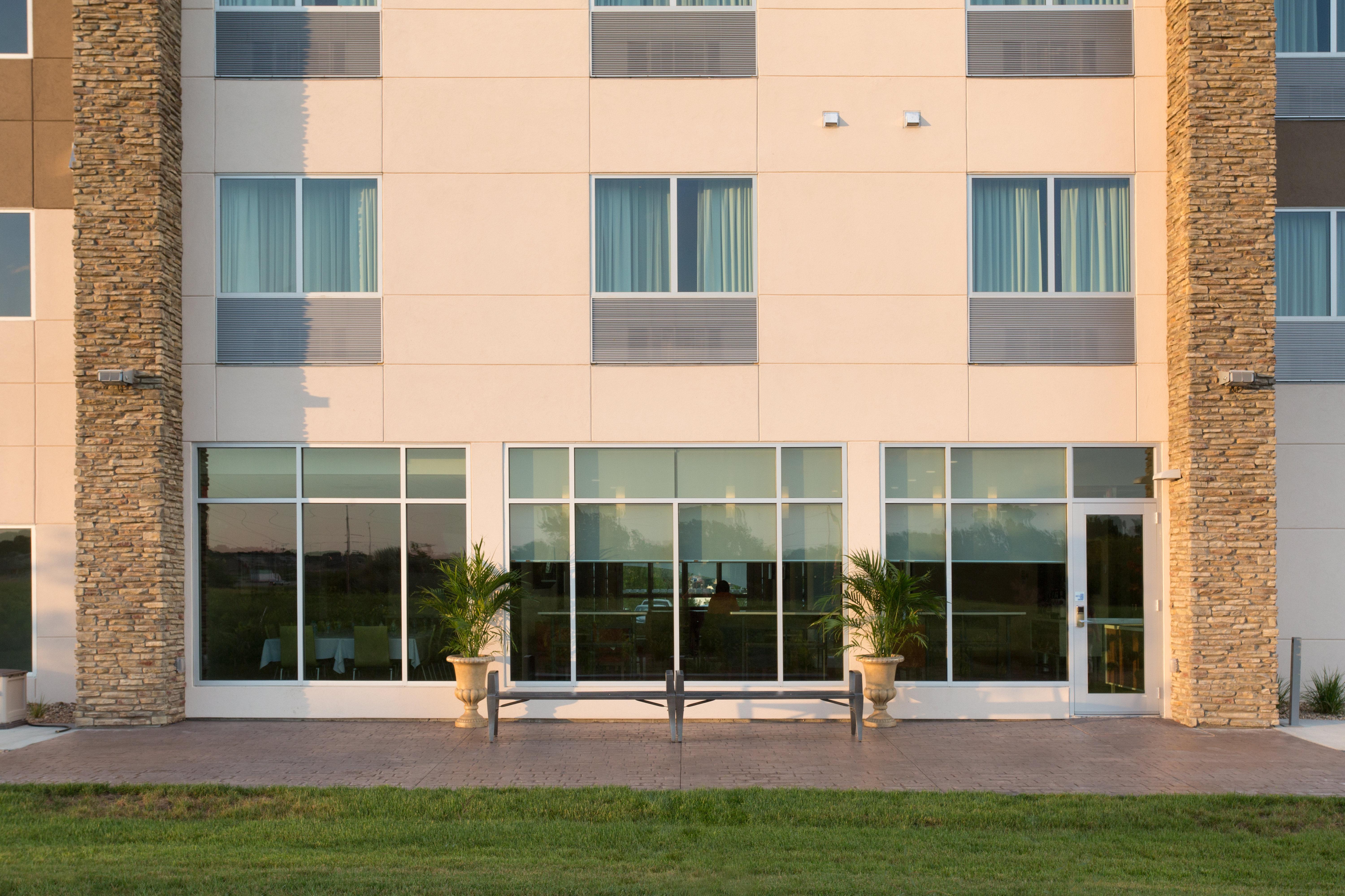 Holiday Inn Express & Suites Lincoln I - 80 By Ihg Exterior photo