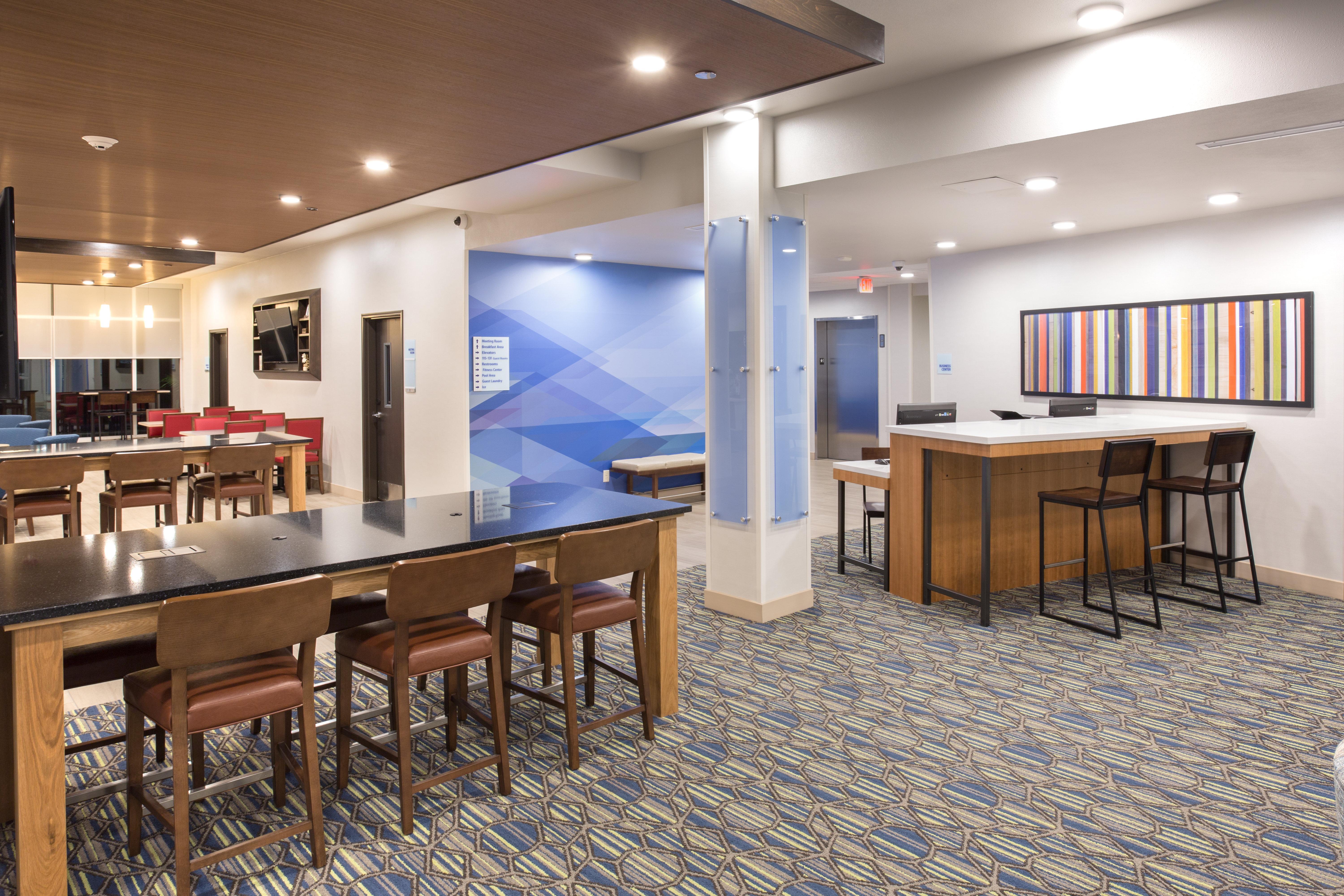 Holiday Inn Express & Suites Lincoln I - 80 By Ihg Exterior photo