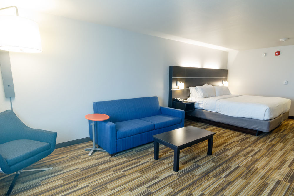 Holiday Inn Express & Suites Lincoln I - 80 By Ihg Exterior photo